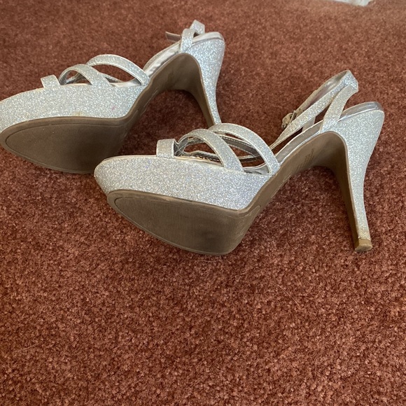 Unlisted Sparkly Silver Heals - Picture 3 of 5